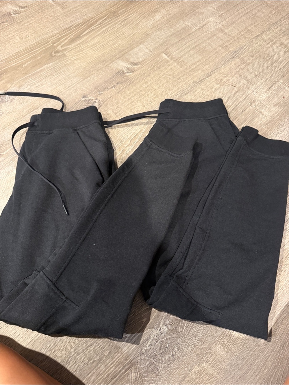 Men’s XS lulu joggers never worn
